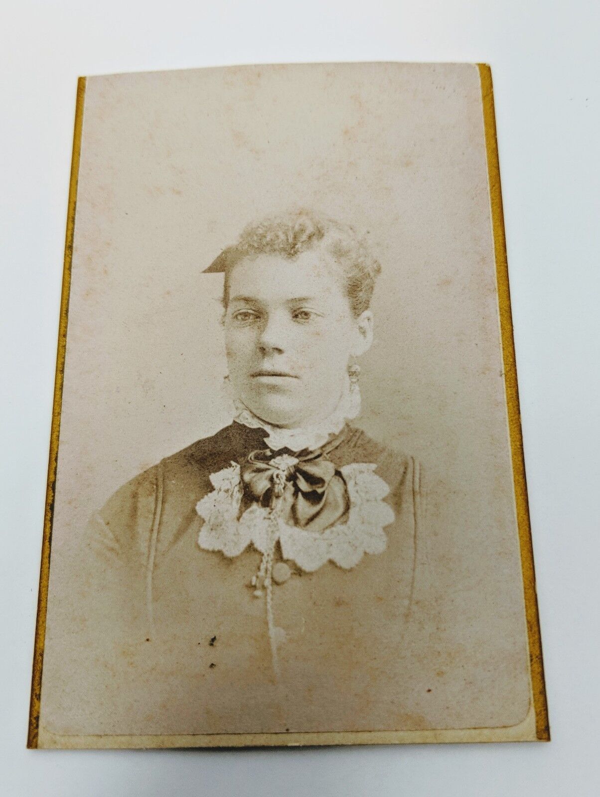 Woman in Victorian Dress Lace Ruffle Collar Cabinet Card Photograph