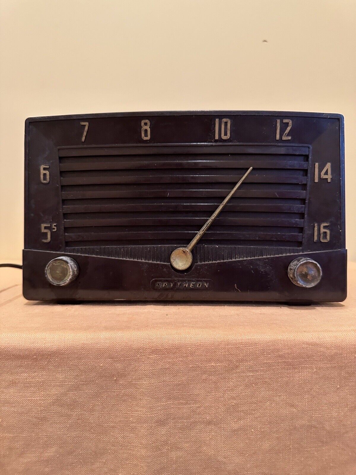Raytheon Bakelite Vintage Radio Model 5R-10B