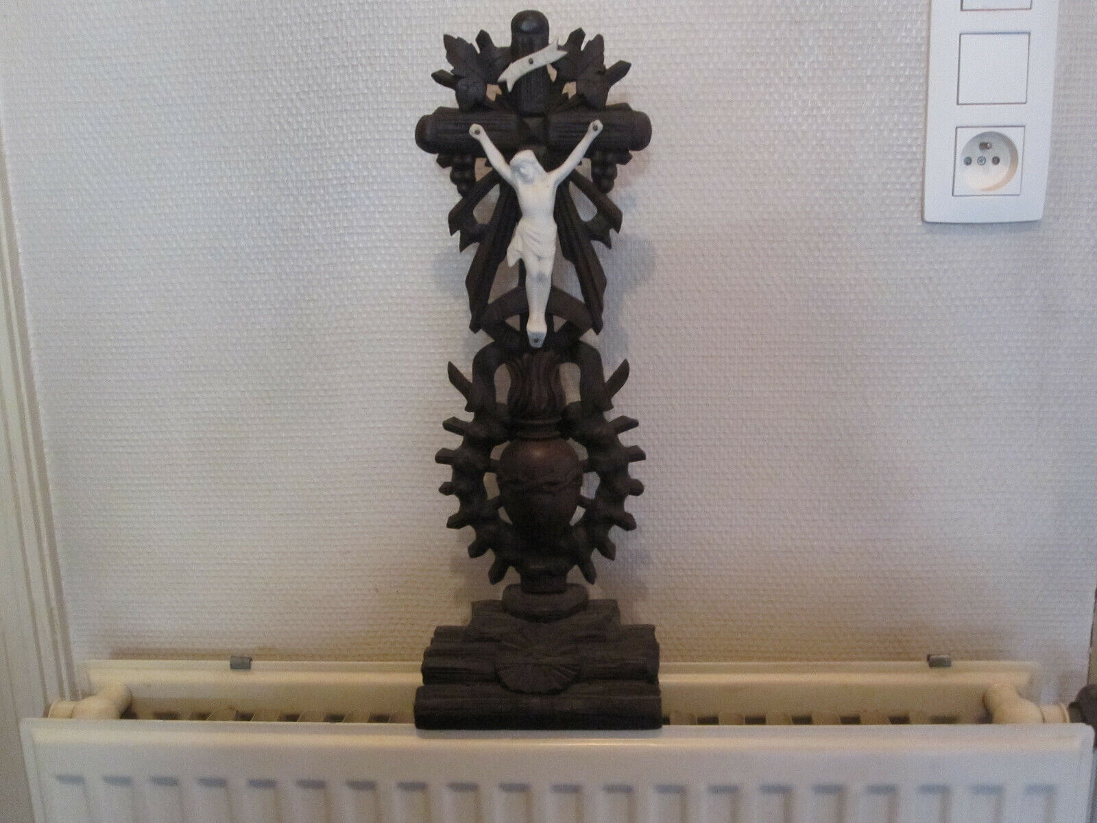 ANTIQUES CROSS  WOODCARVING AND PORCELIN BISQUE