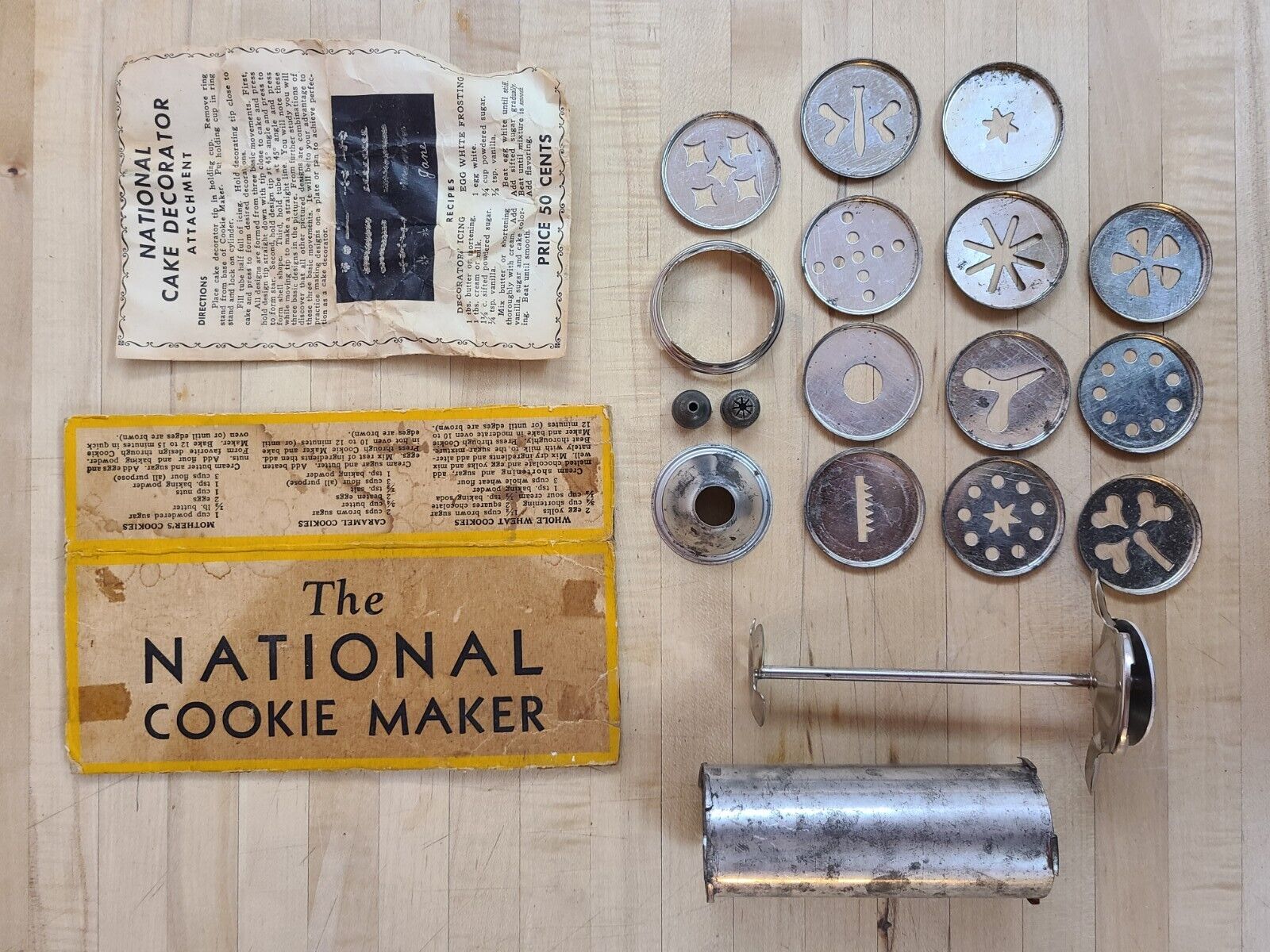 VINTAGE National Cookie Maker w/ 12 Tips 1940\'s? BONUS Cake Decorator Attachment