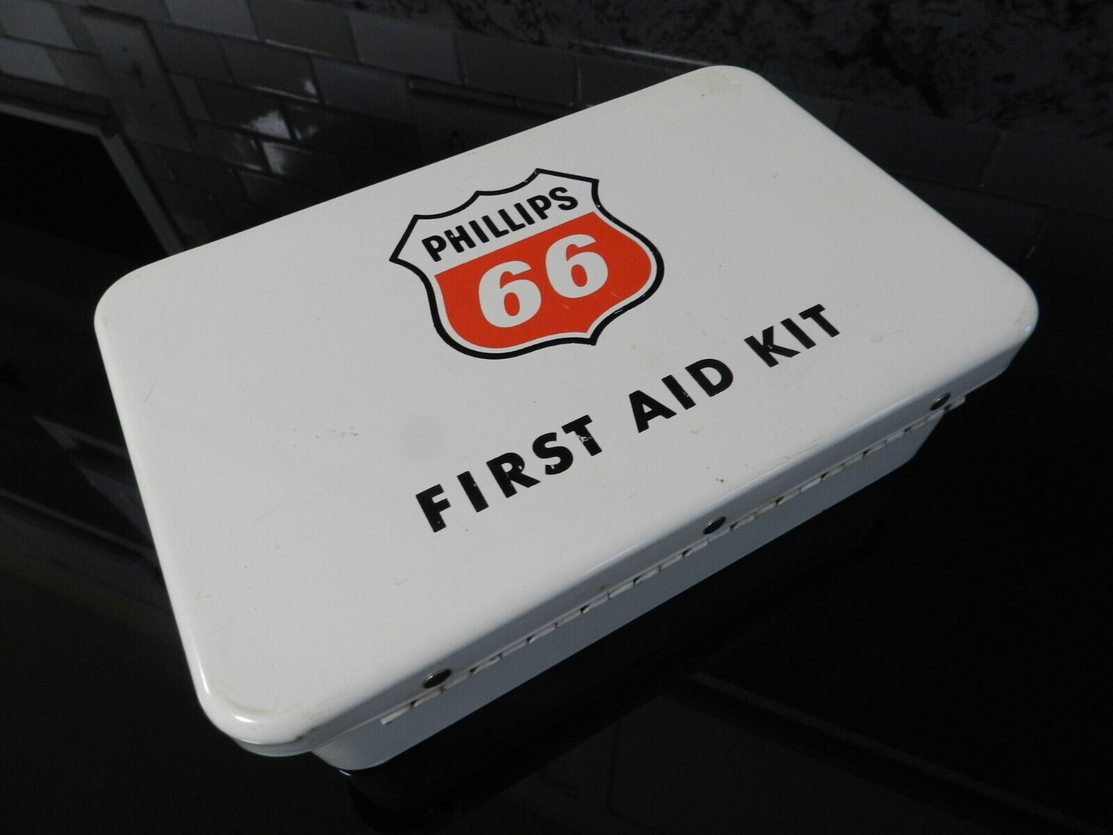 Collectible Vintage Phillips 66 Metal First Aid Kit  *  NICE  *