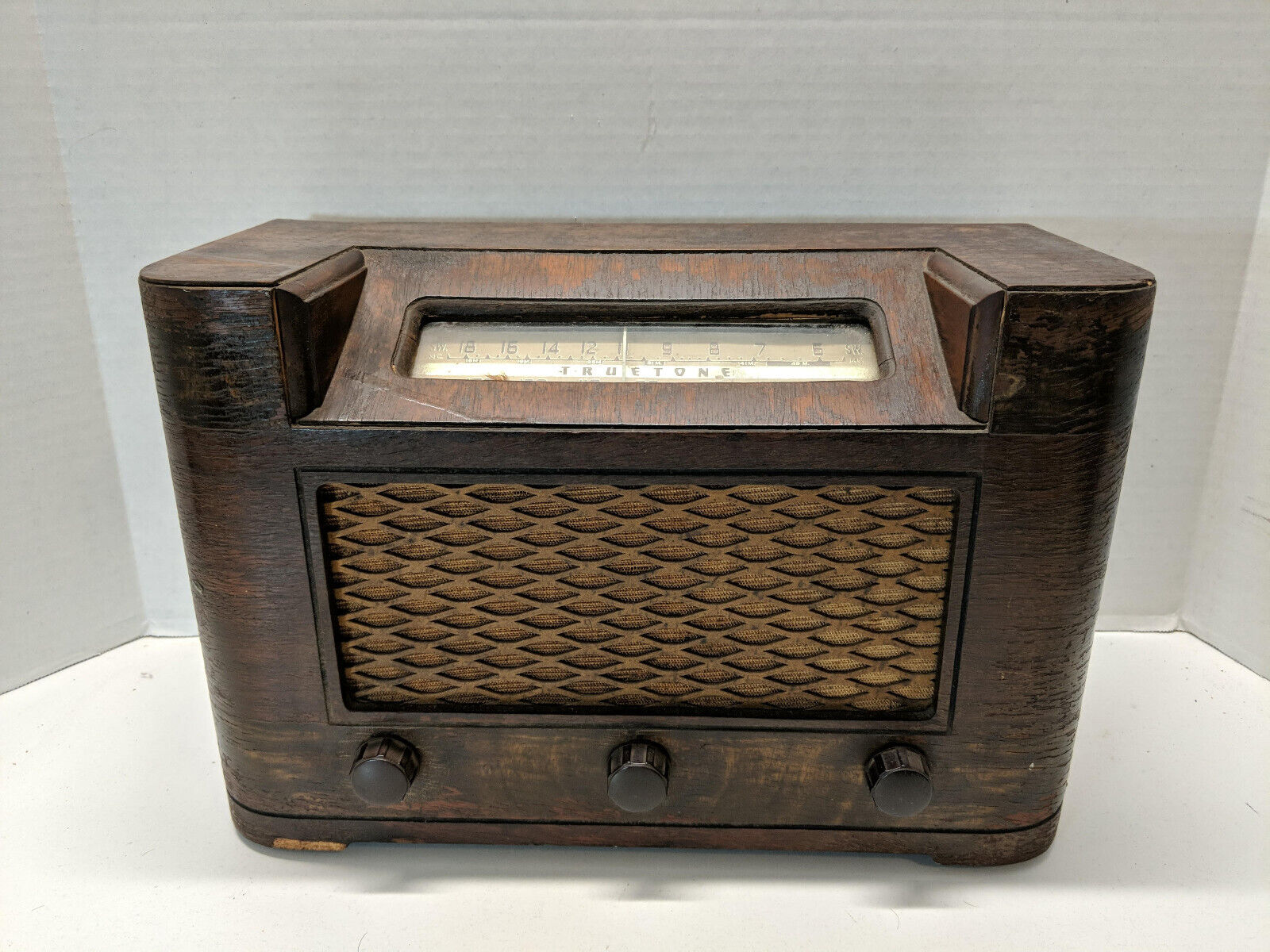 Vintage Truetone D1118 AM/SW Wood Tube Radio 1942 - Powers On