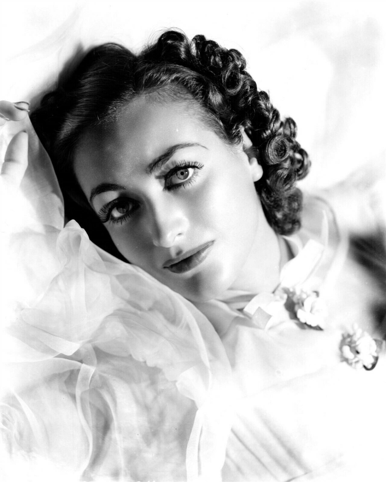 Joan Crawford classic 1930\'s glamour portrait in white 24x30 inch poster