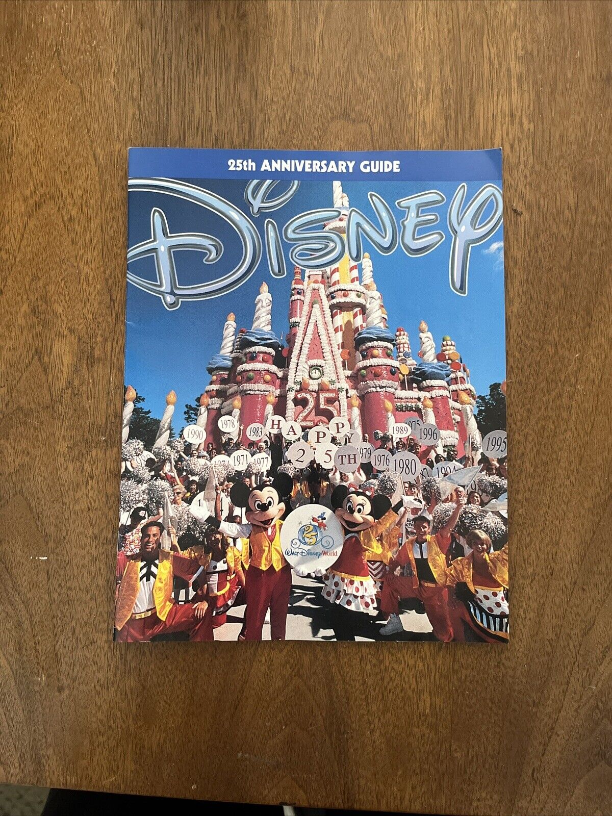 1996 Walt Disney World Orlando Florida  25th Anniversary Guide Mint Condition