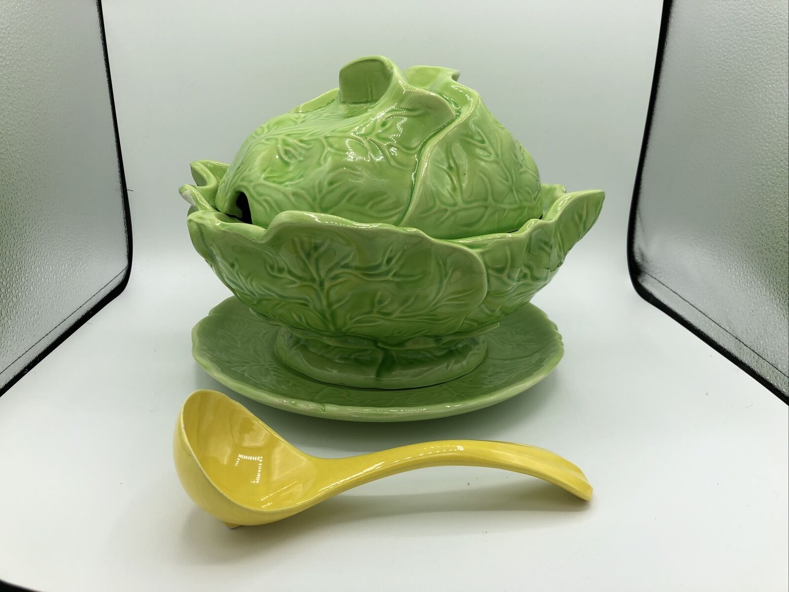 HTF Large Cabbage Soup Tureen Holland Mold With Lid And Ladle Vintage 1979