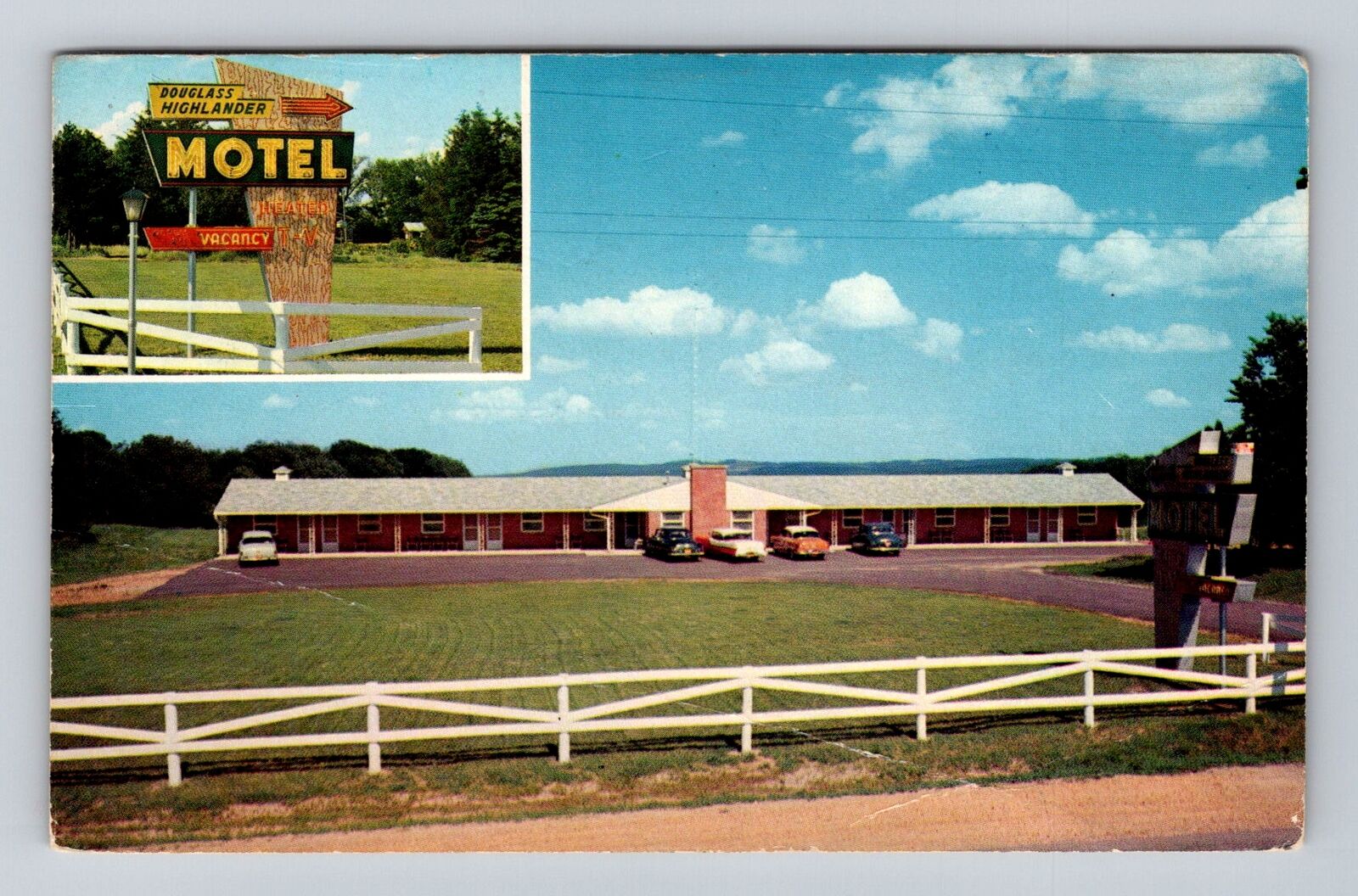 Baraboo WI-Wisconsin, Douglass Highlander Motel Vintage c1971 Souvenir Postcard