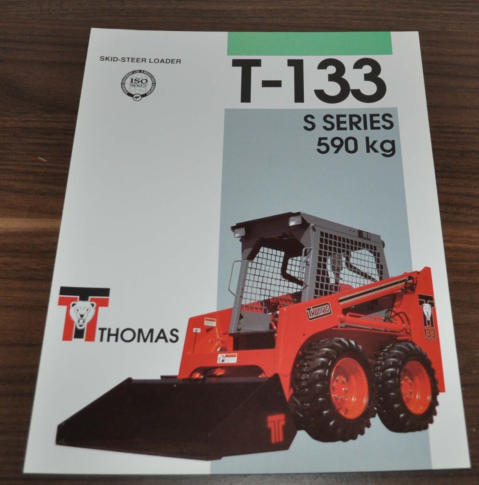 Thomas T-133 Compact Loader Specifications Brochure Prospekt