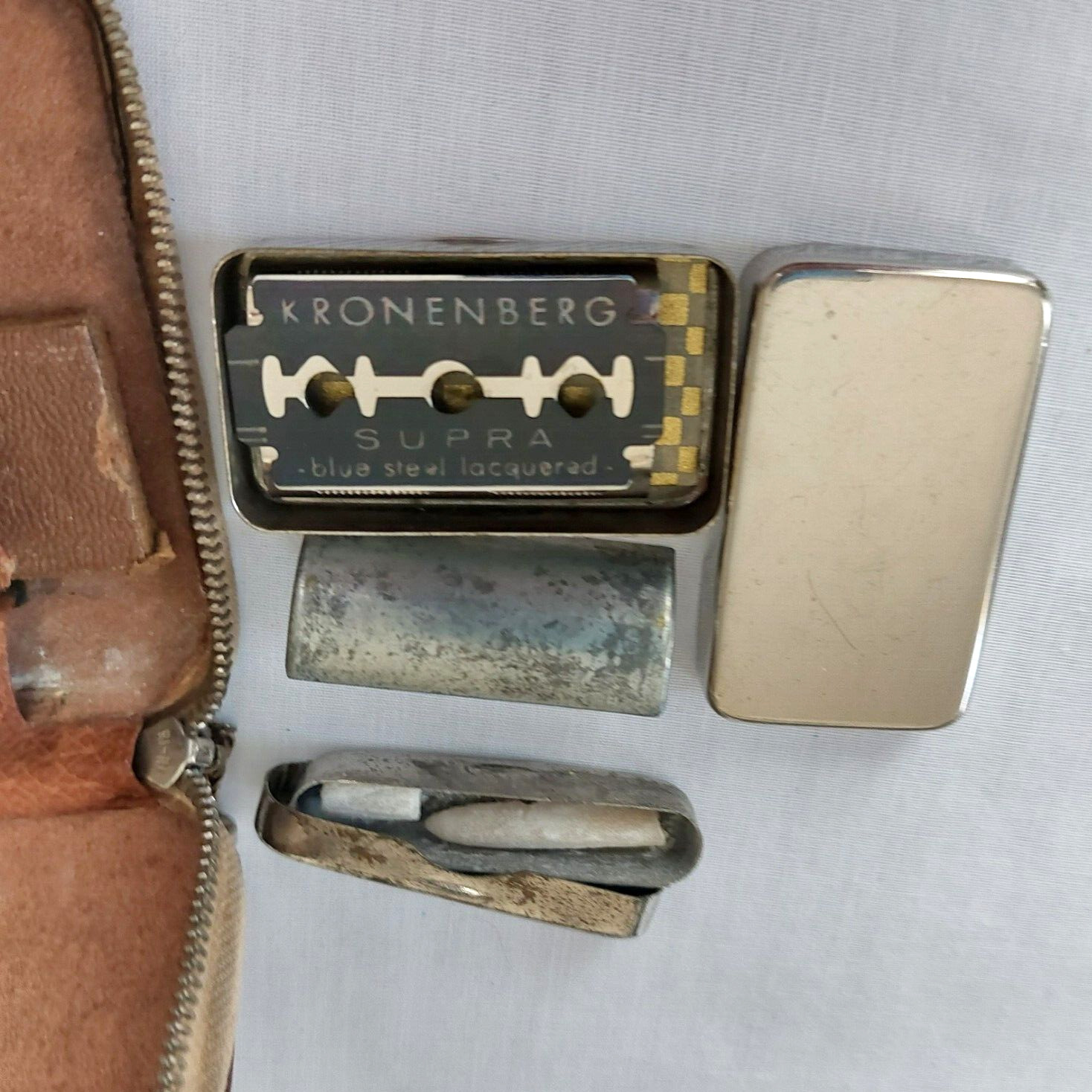 Vintage Ravene Stahl Razor Travel Kit Leather Zip Case with accessories