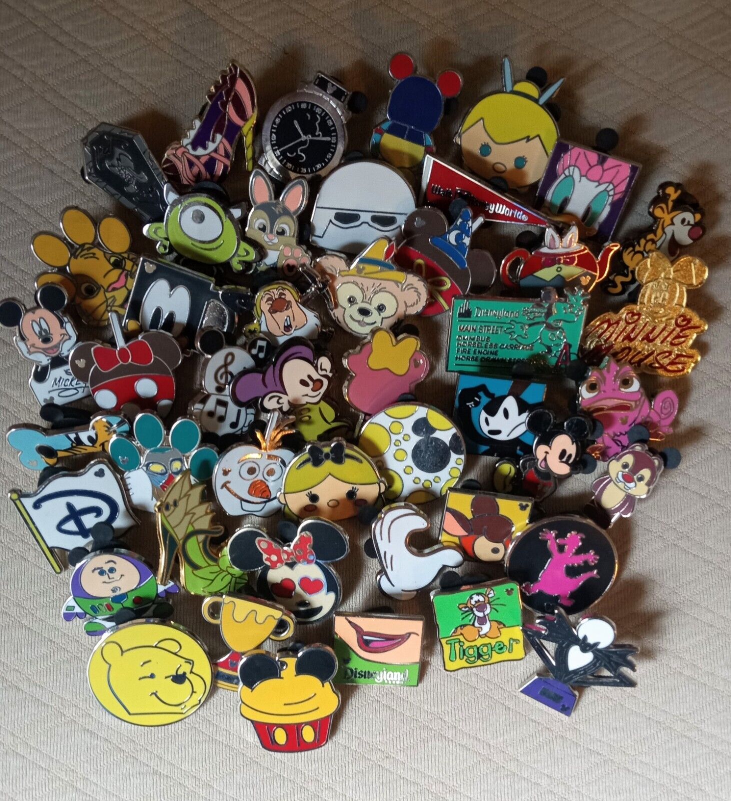 DISNEY PIN TRADING LOT 100, ALL DIFFERENT & TRADABLE - Priority Ship 1-3 Day