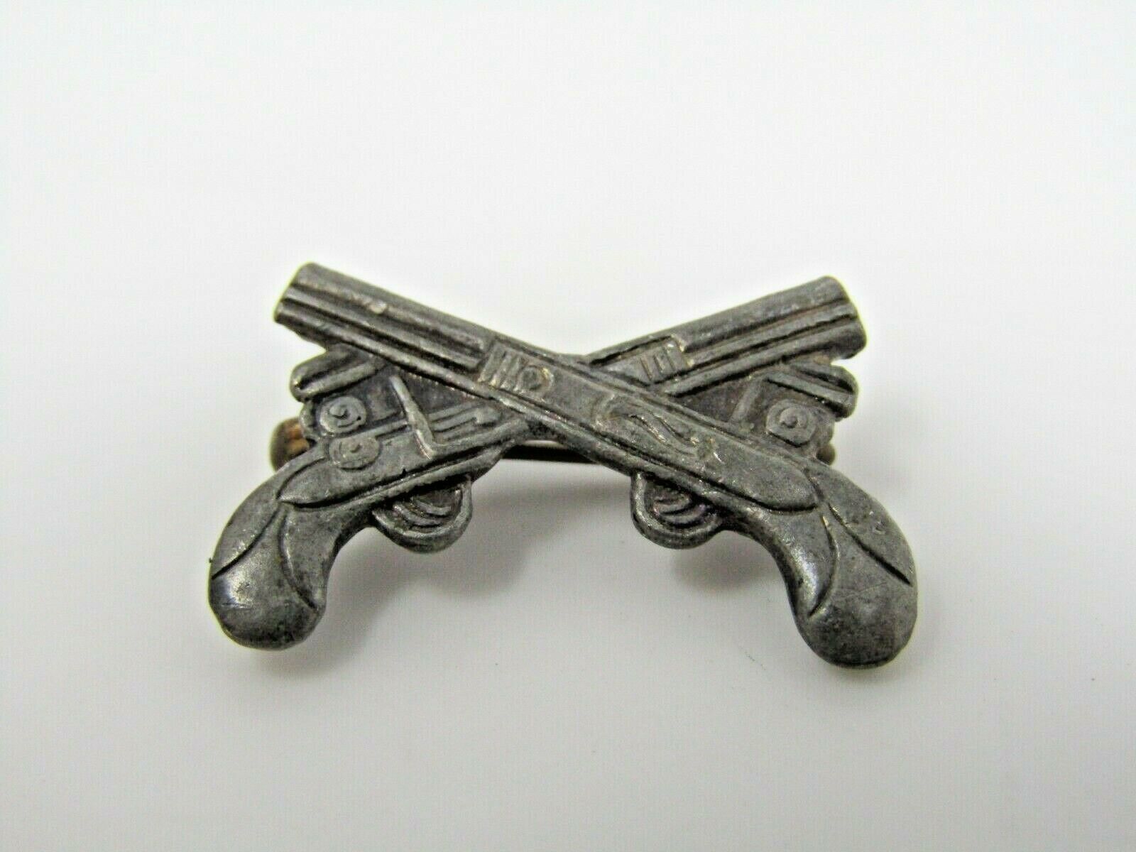 Flintlock Pistols Crossed Over Design Vintage
