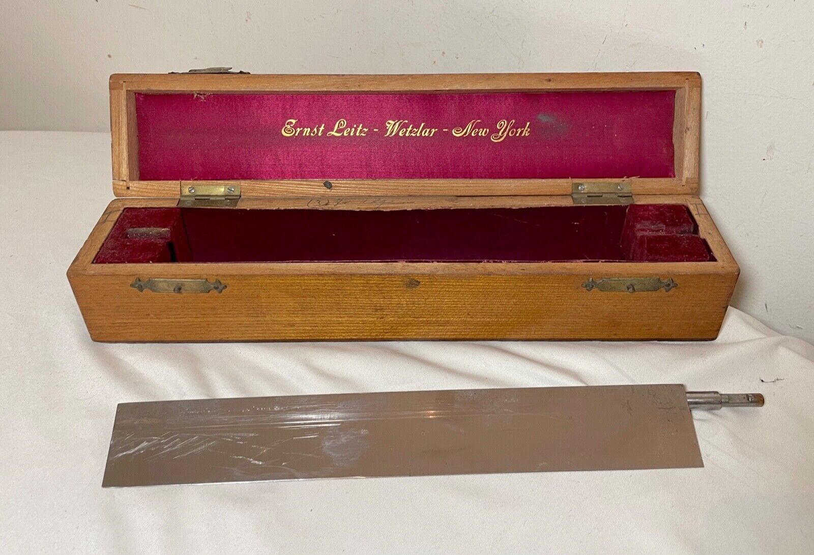 New old stock rare Ernst Leitz Wetzlar NY stainless steel microtome blade in box