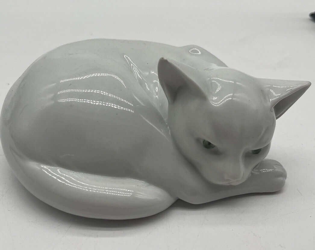 Vintage Metzler & Ortloff German Porcelain 5 3/4x5 7/8”sleeping CatFigurine