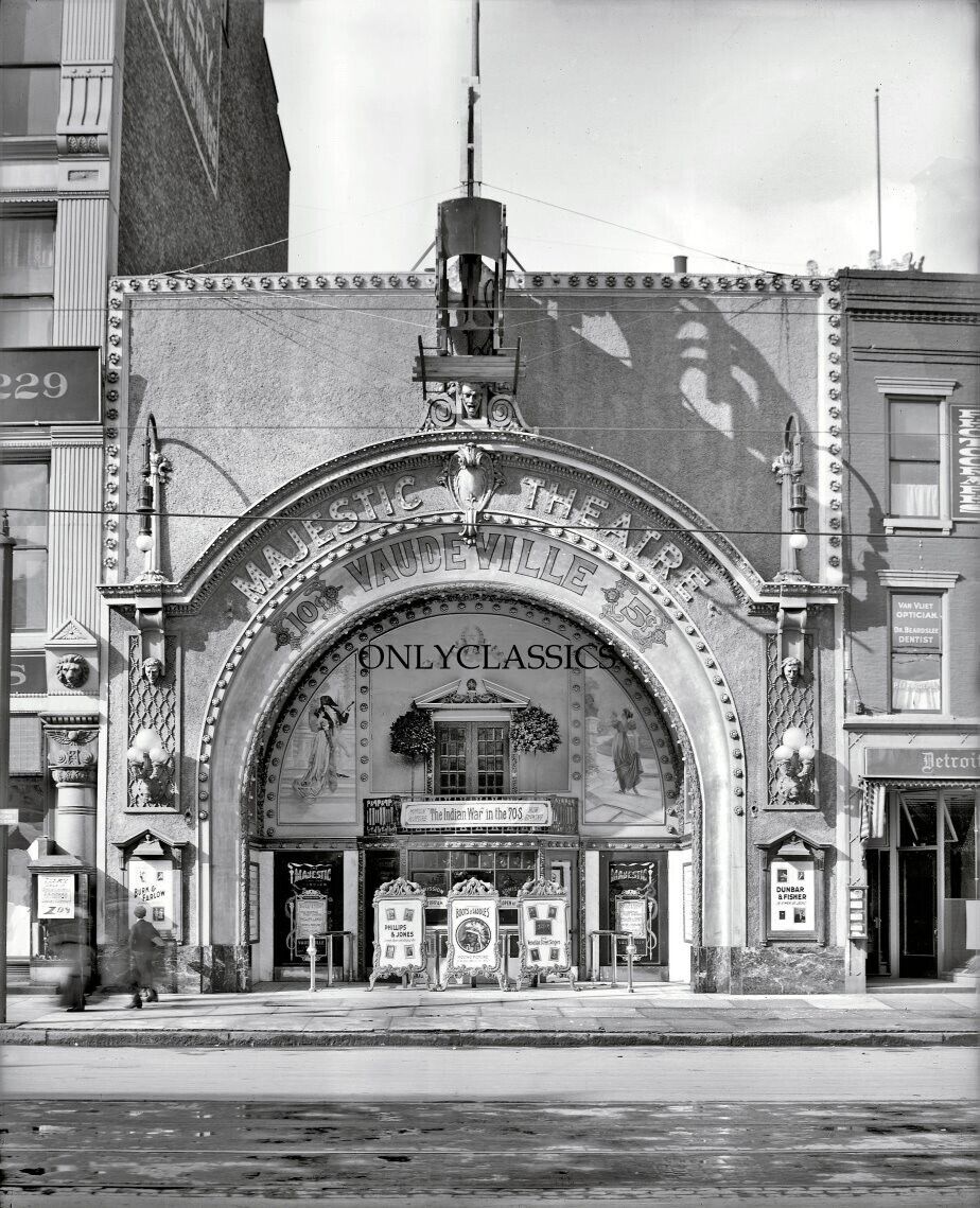 1937 Majestic Movie Theatre Detroit, Michigan 8x10 Photo Vaudeville Americana