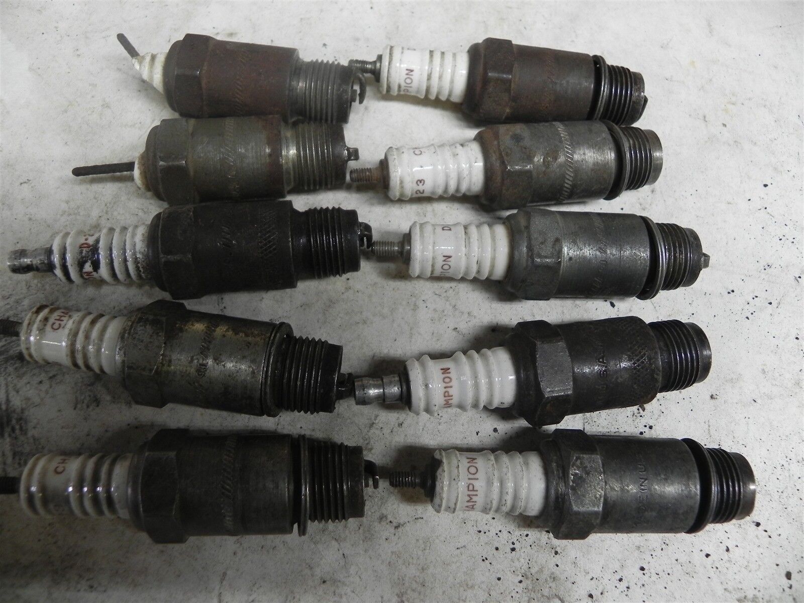 CHAMPION D23 VINTAGE SPARK PLUG LOT USED HIT MISS ENGINE TRACTOR AND OTHERS COOL