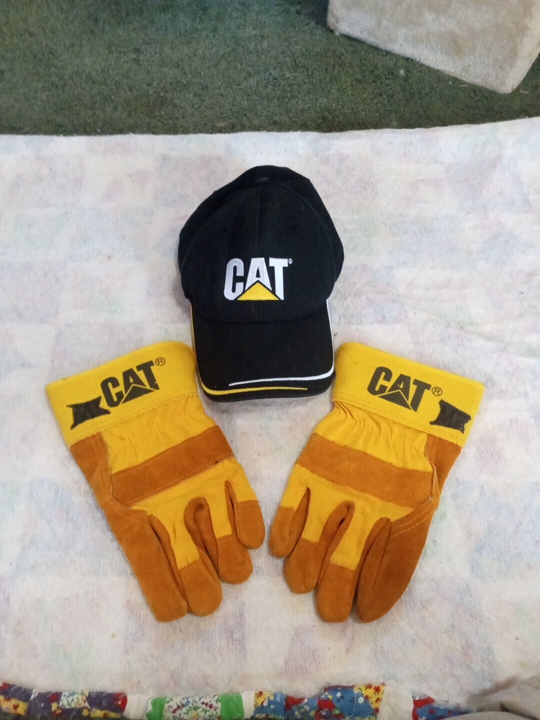 Vintage Caterpillar 2012 Visitors Hat And Gloves Lot Nice Condition Rare And Htf