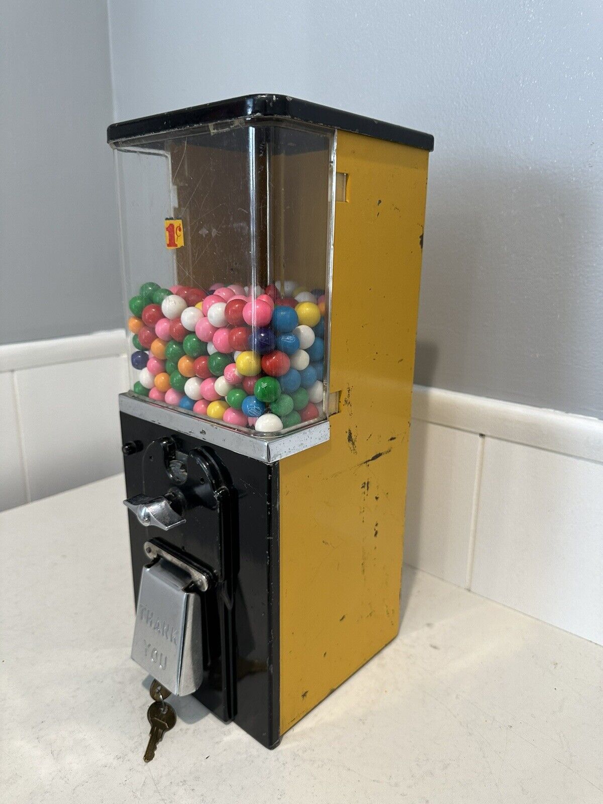 1950’ Victor HMS 1 Cent Gumball Vending Machine With Key .