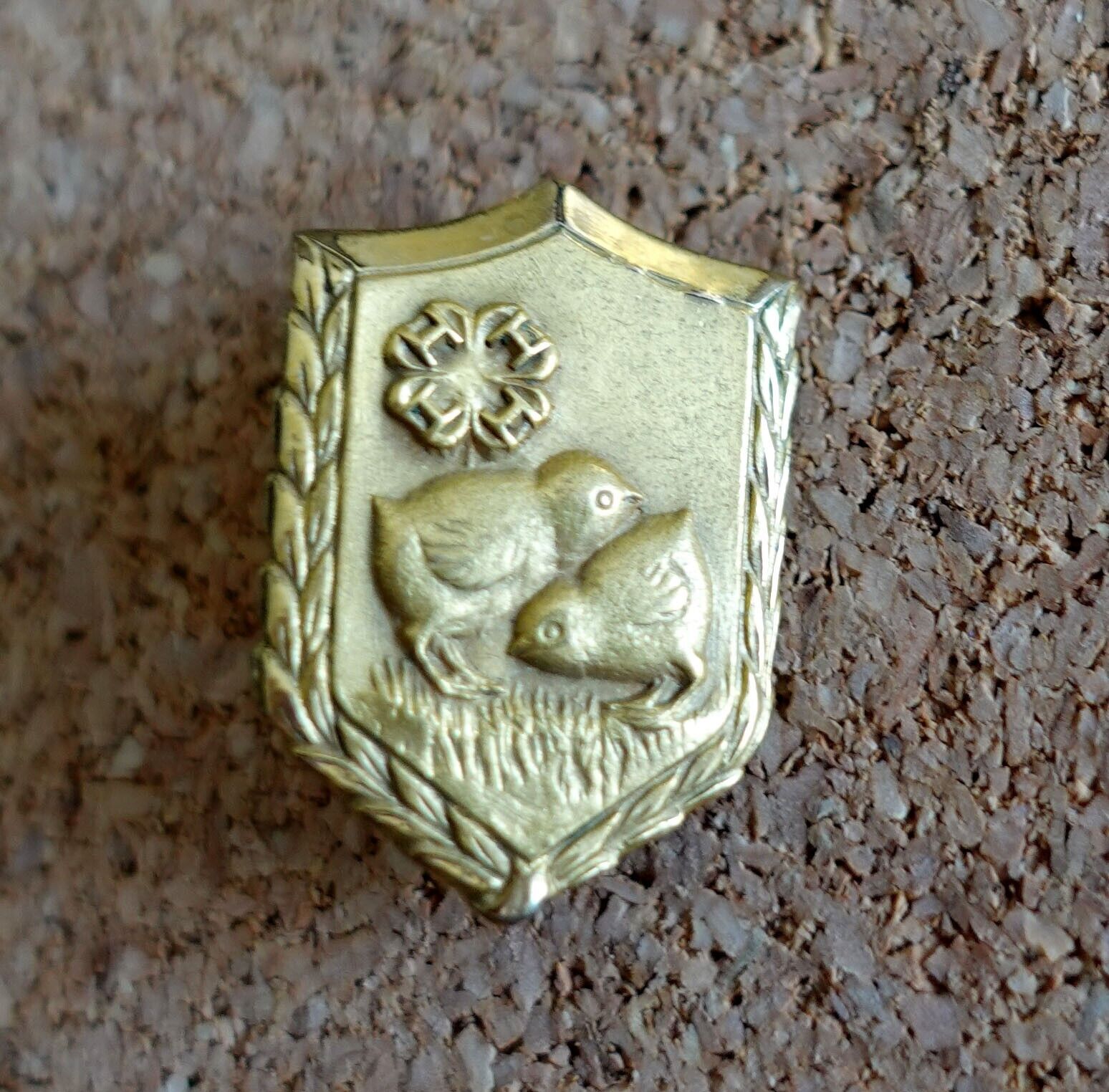 Vintage 4H Poultry Lapel Pin Ford Motor Co Gold Tone Little Chicks Cute READ
