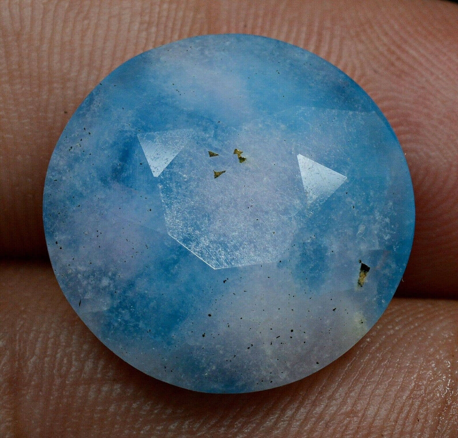 Mystery 14 Ct Fluorescent Phosphorescent Bi-Color Change Round Faceted Sodalite*