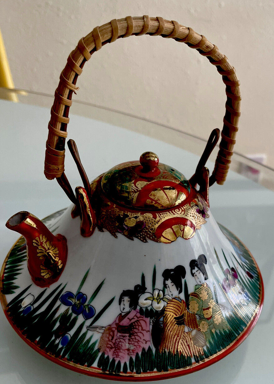 Miniature Moriage Japanese Geisha Teapot Sake Water Dropper (No Handle) Signed