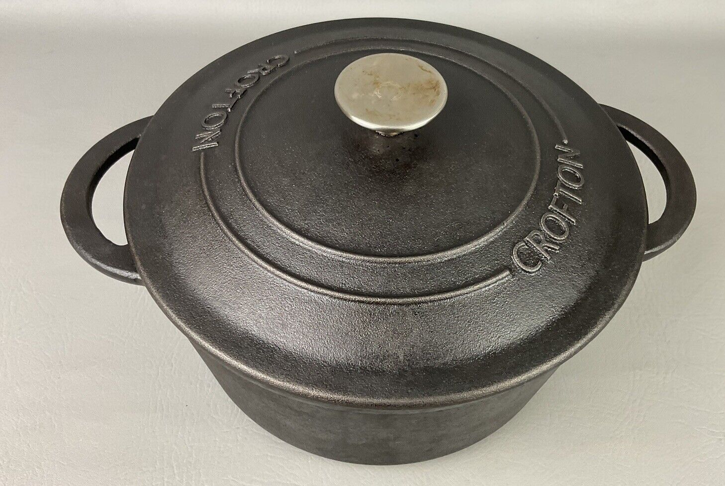 Crofton Large 5.5 QuartCast Iron Dutch Oven Pot with Lid & Handles