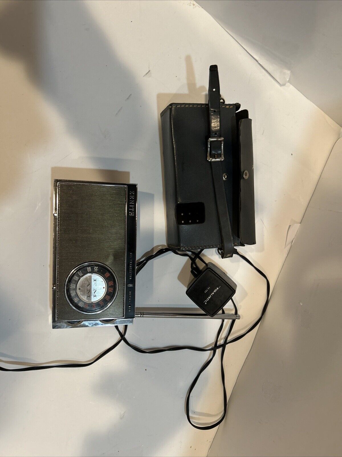 Vintage 1960’s Zenith Royal 810 Portable Transistor AM/FM/AFC Radio, Orig. Case