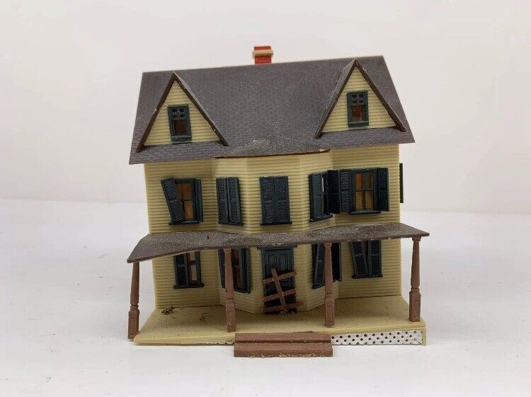 HO Scale House Vintage Building Old Village Leaning For Railroad No Box