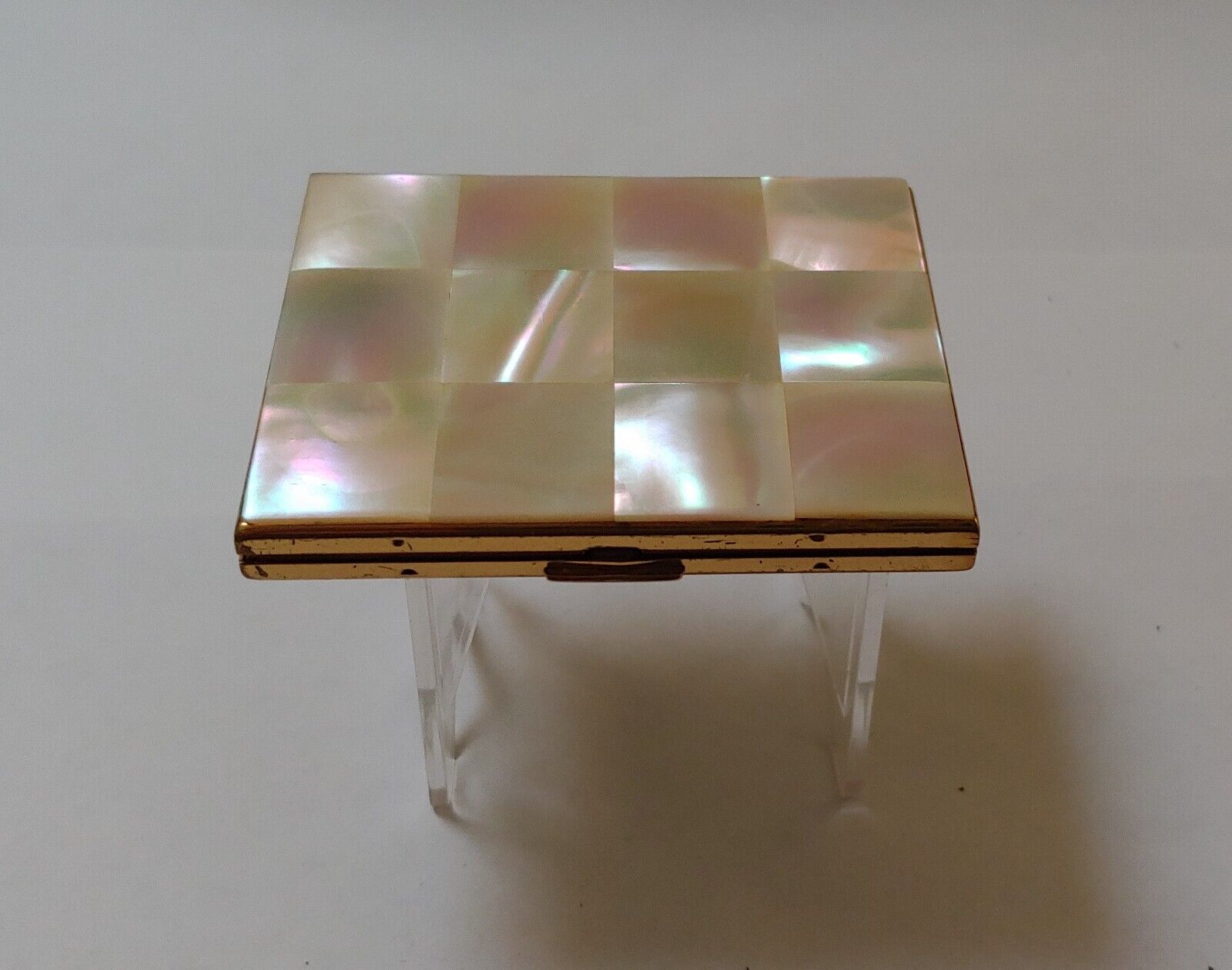 ELGIN American Mother of Pearl/Goldtone Compact from the 1940s