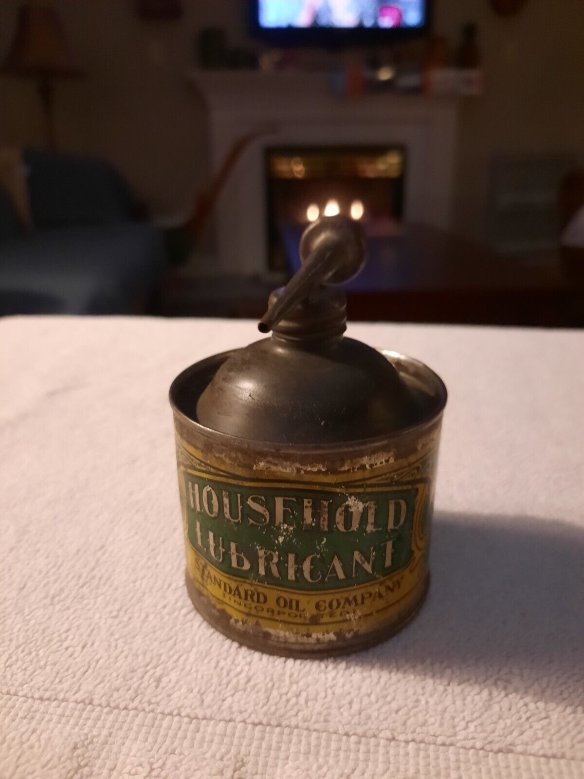 HTF GORGEOUS  Early Antique HOUSEHOLD LUBRICANT TIN 4oz BEAUTIFUL GRAPHICS COLOR