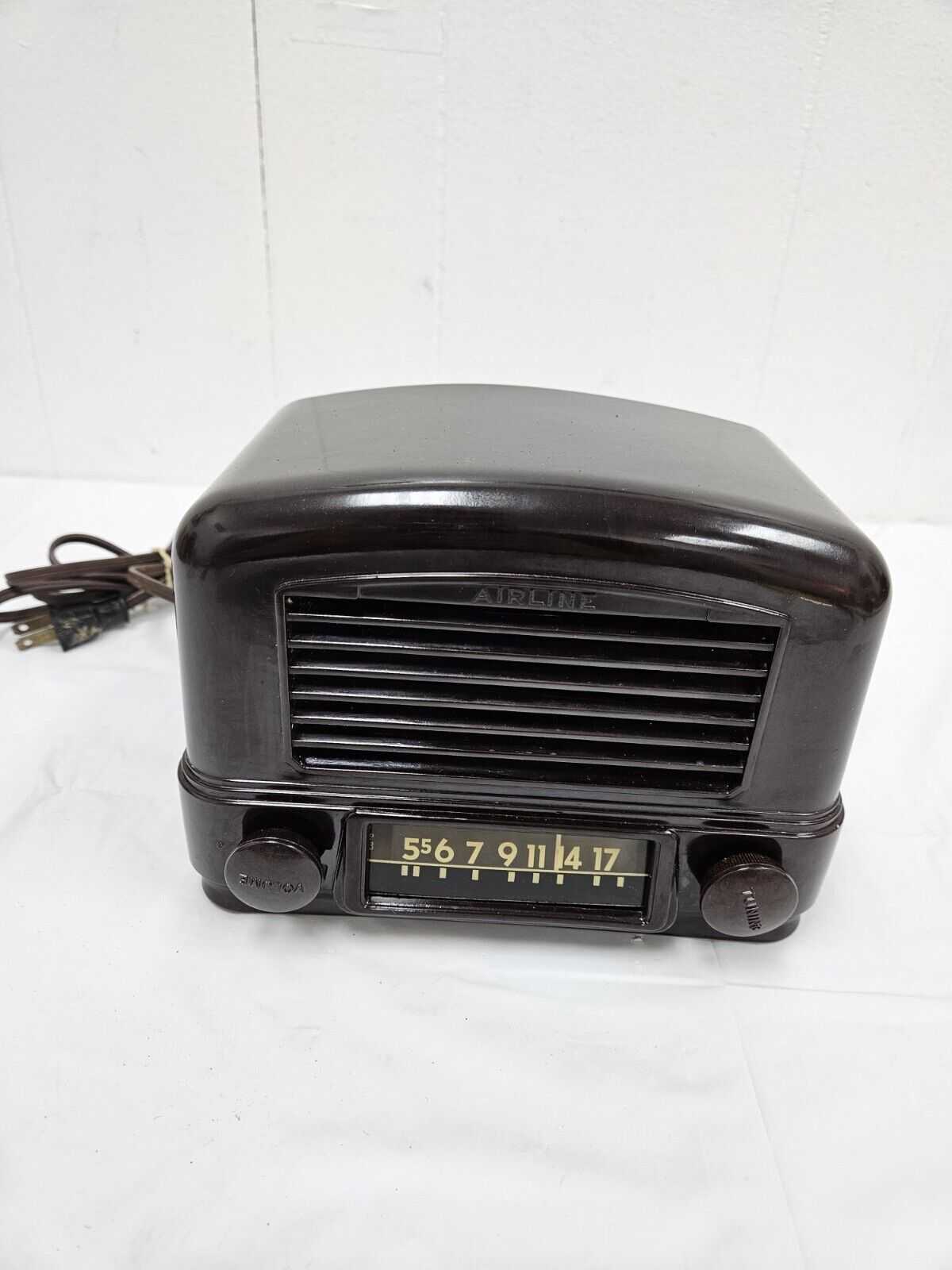 Antique Airline 74BR-1501B Tube Radio 1947 Works  Nice Condition