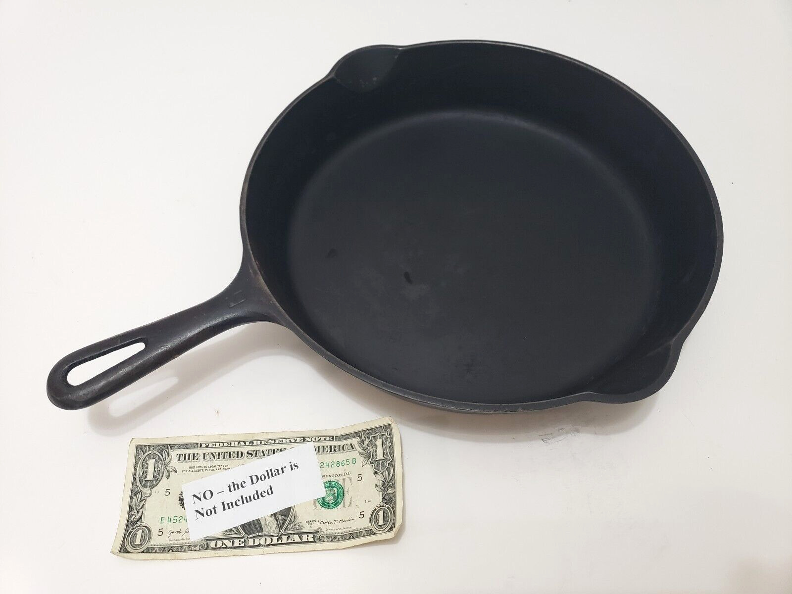 Griswold No 9 Skillet Frying Pan - Seasoned and Well Used - 11\