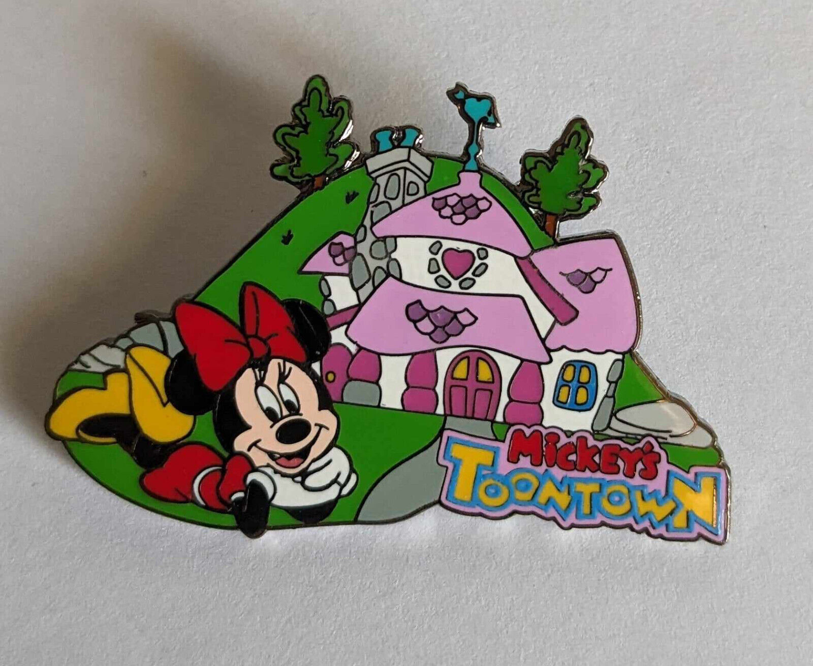 Disney Pin #18608 -  DLR - Disneyland - Mickey's Toontown- Minnie's House - 2003