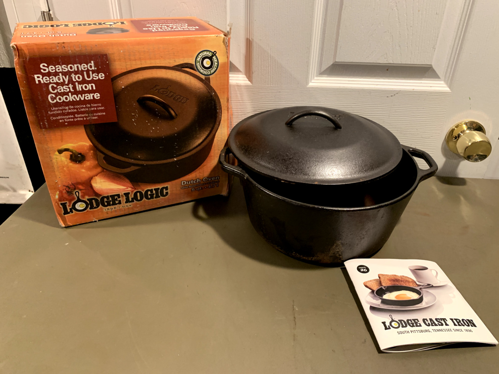 Lodge Logic Cookware Cast Iron Dutch Oven With Lid 5 Quart Black L8DOL3
