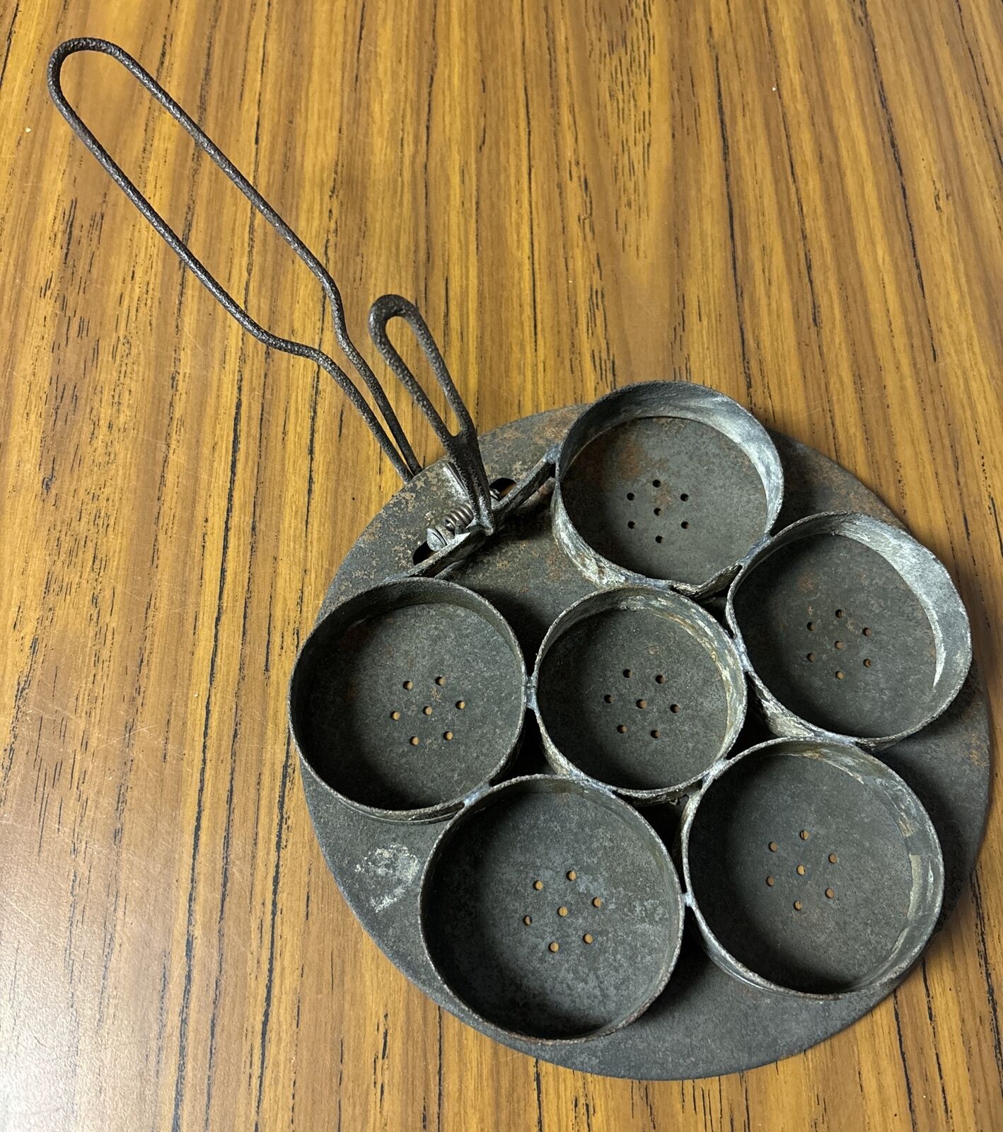 Antique Vintage Metal Tin Egg Pocher 6 Rings Spring Lift Handles