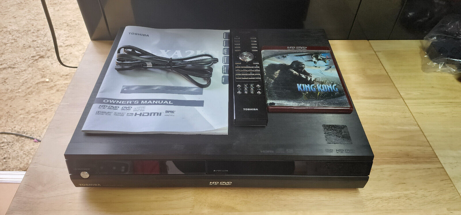 Toshiba HD-XA2 HD-DVD Player - Remote, Manual, Power Cord, King Kong - *READ*