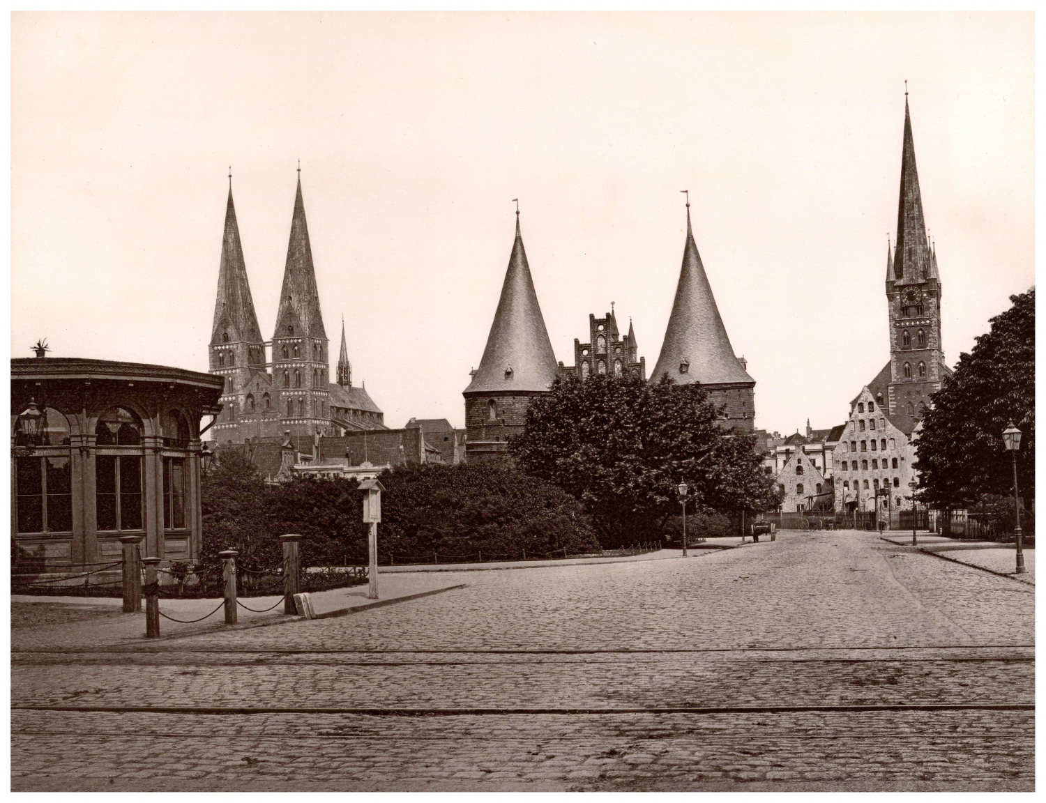 Germany, Lübeck, Holstentor, Marienkirche and Petrikirche, tram Vinta