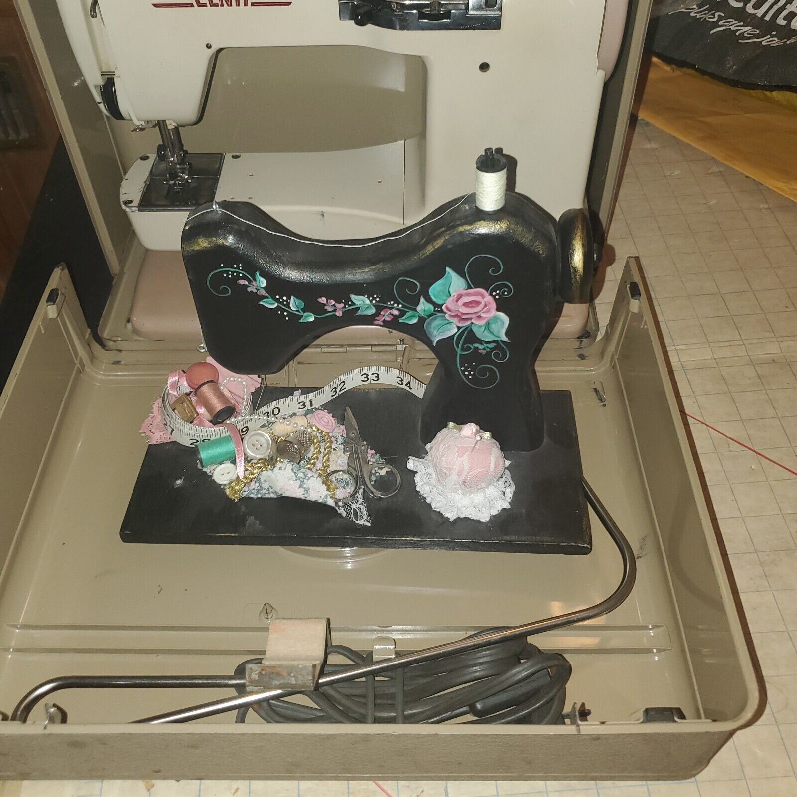 Vtg Elna Supermatic Sewing Machine plus Case rare color,  722010