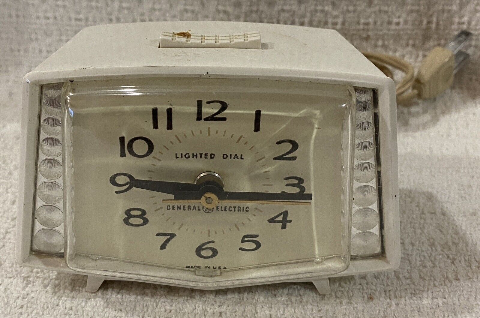 Vintage Working General Electric Lighted Dial Analog Alarm Clock Model 7282 K