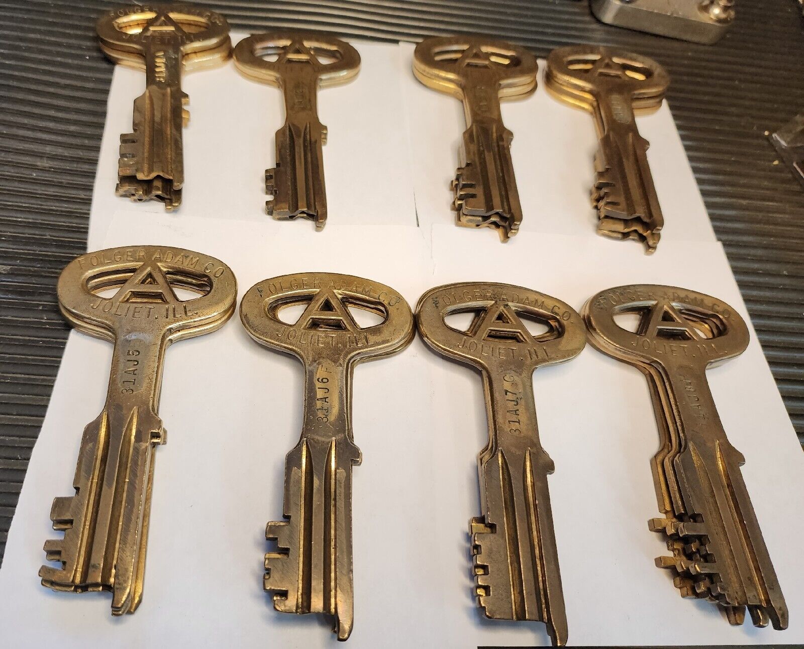 Folger Adam Vintage Key Large