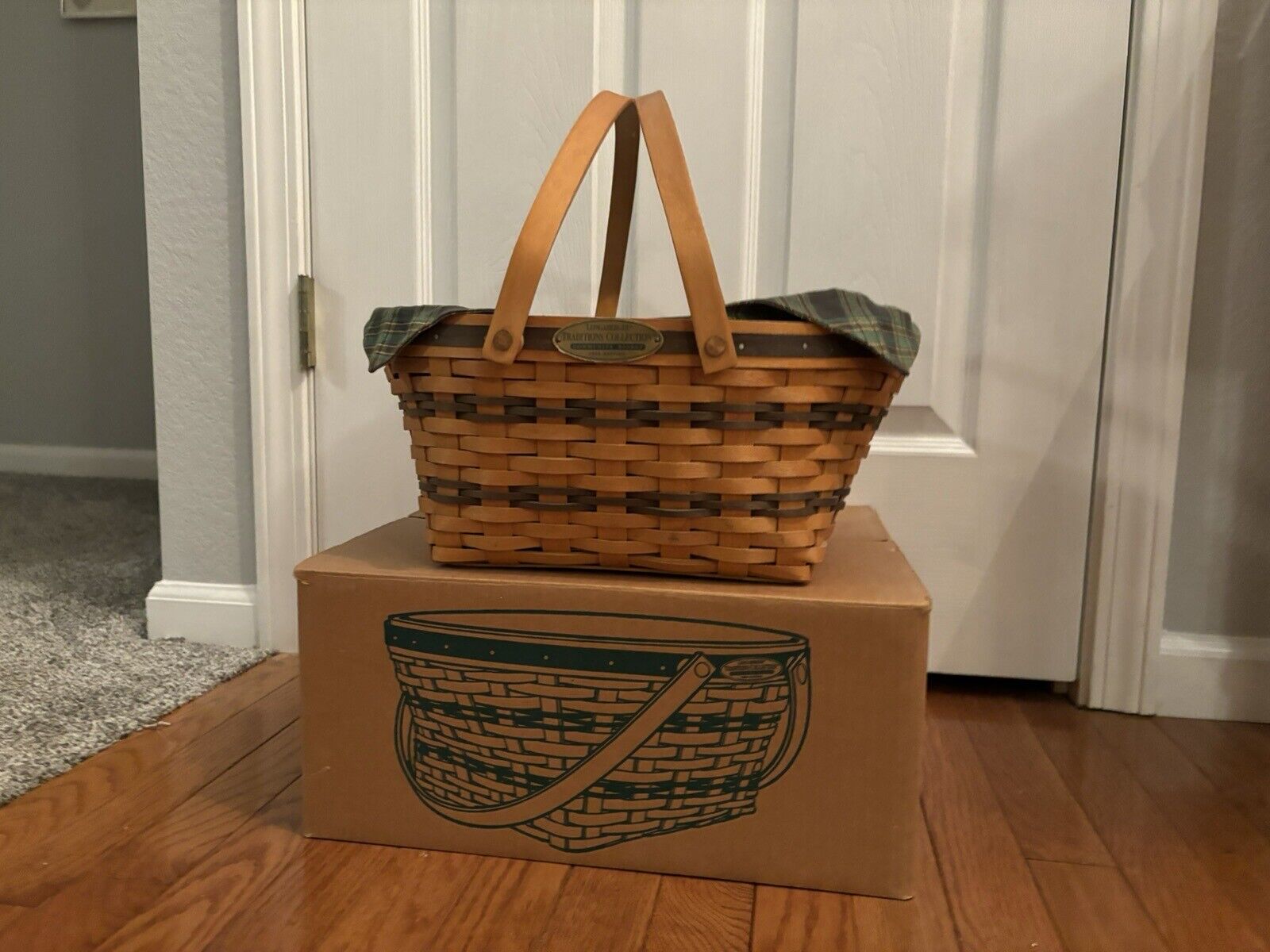 1996 LONGABERGER COMMUNITY BASKET WITH PLASTIC PROTECTOR LINER and Box