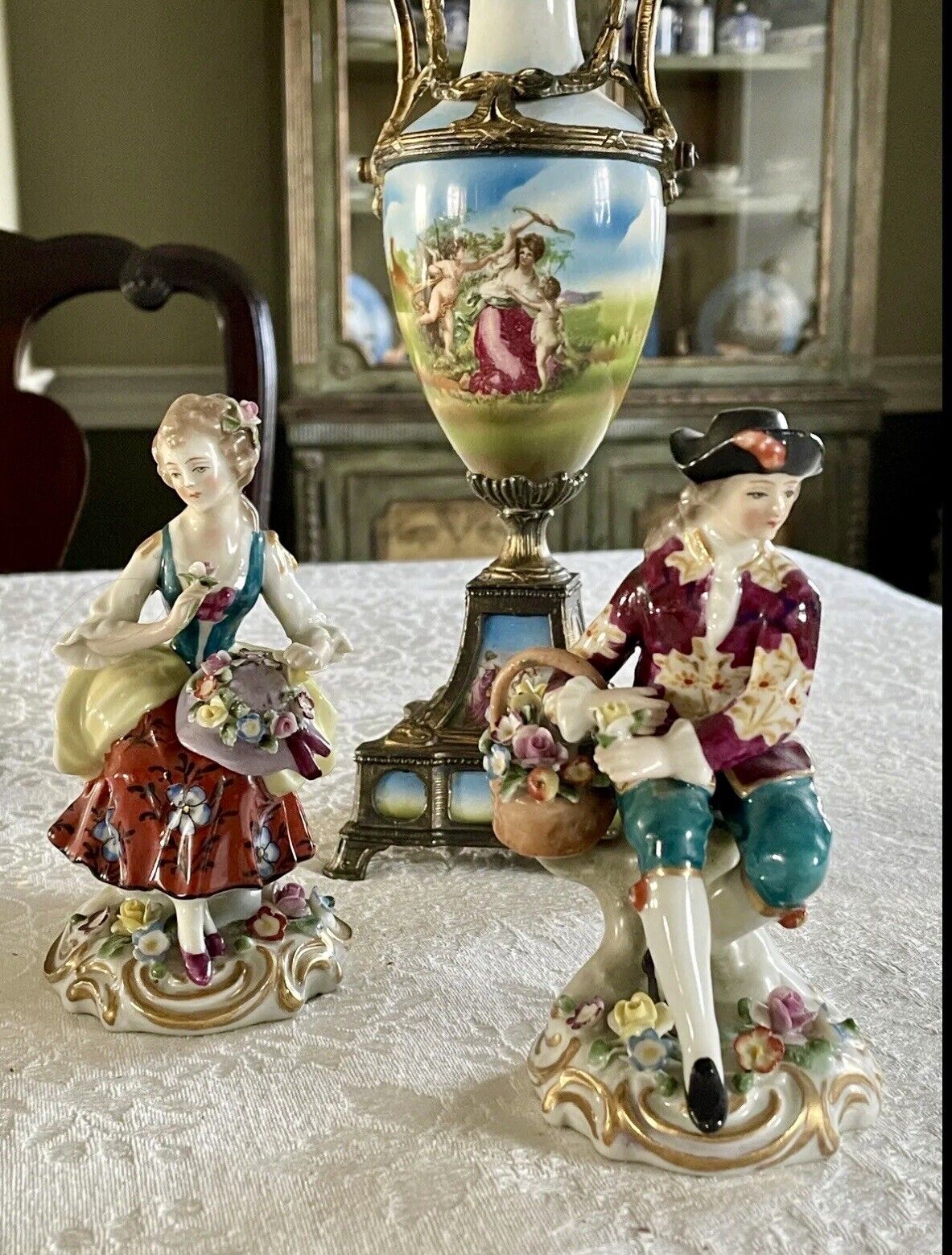 Pair Sitzendorf c. 1902-1954 Couple Pair Flowers Porcelain Figurines EXQUISITE