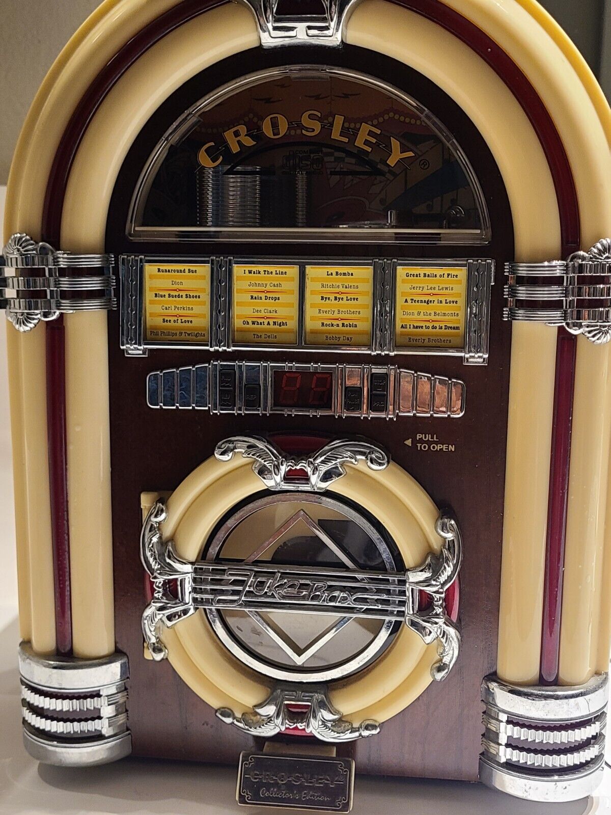 Vintage CROSLEY JukeBox CR11 Collectors Edition Radio & Cd Player Limited