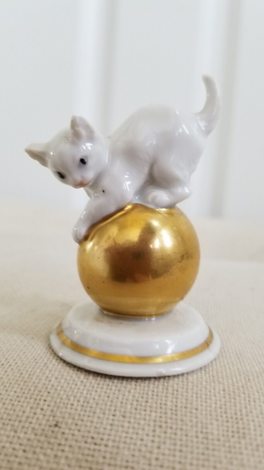 Rosenthal 1930’s Vintage Porcelain Franz Nagy White Cat On Gold Ball