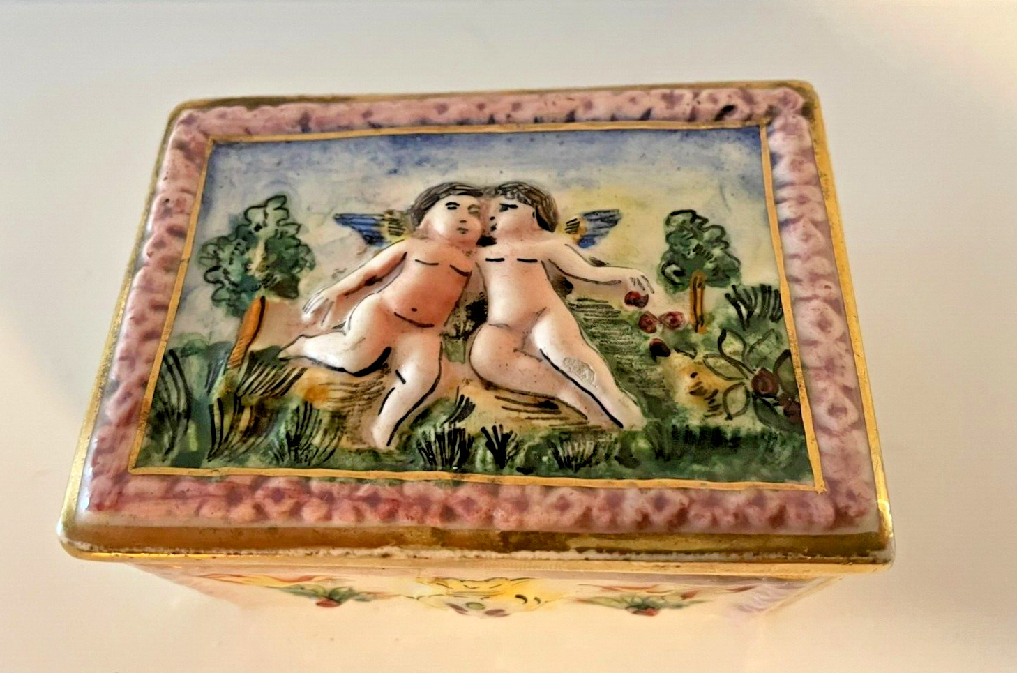 Antique Capodimonte porcelain trinket box  Cherubs hand painted gilded #3167