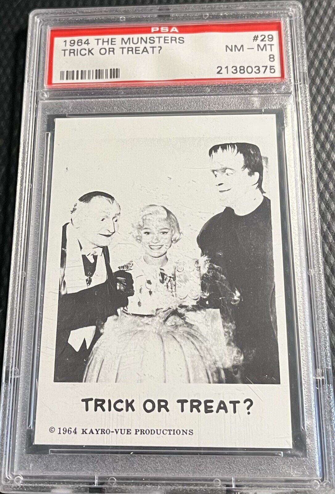 1964 The Munsters USA PSA 8 Card #29 Trick of Treat - Kayro Vue Productions
