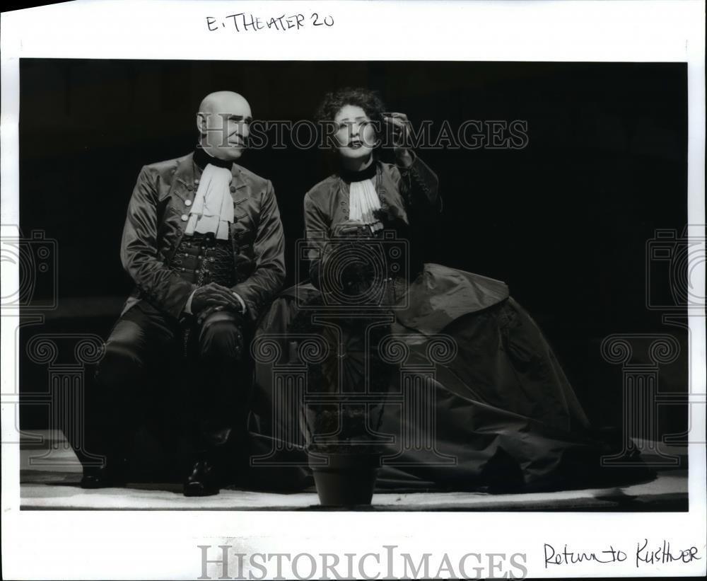 1997 Press Photo F Murray Abraham & Betty Buckley in Triumph of Love - cvw20906