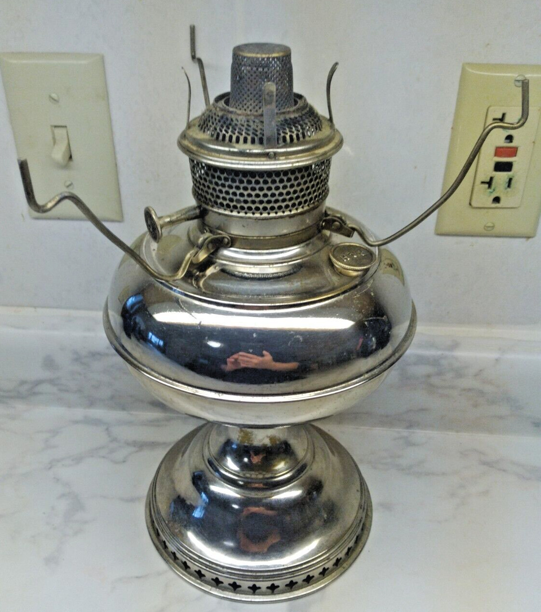 VINTAGE  B&H BRADLEY HUBBARD KEROSENE TABLE LAMP ORIGINAL