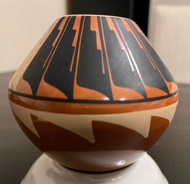 Carol Grace Loretto Signed Native American Jemez Pueblo Pottery Vase