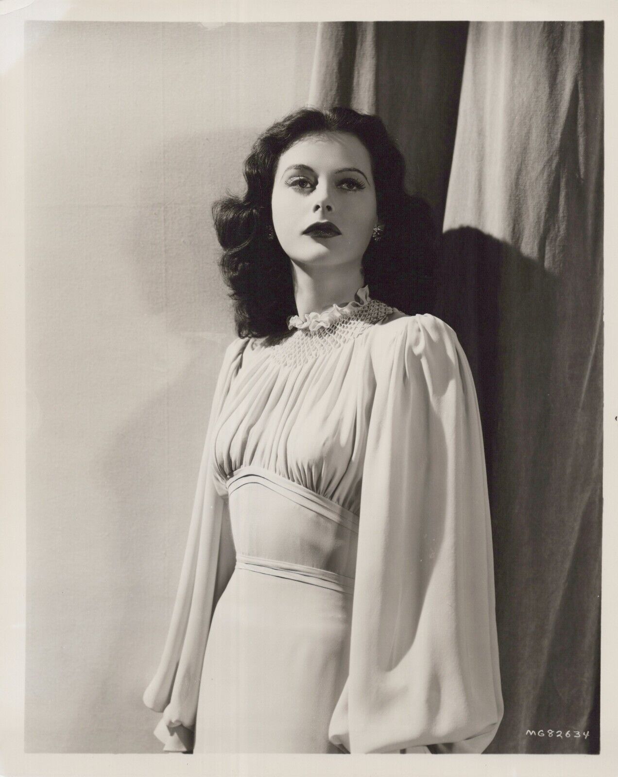 HOLLYWOOD BEAUTY HEDY LAMARR ALLURING POSE STUNNING PORTRAIT 1950s Photo C30