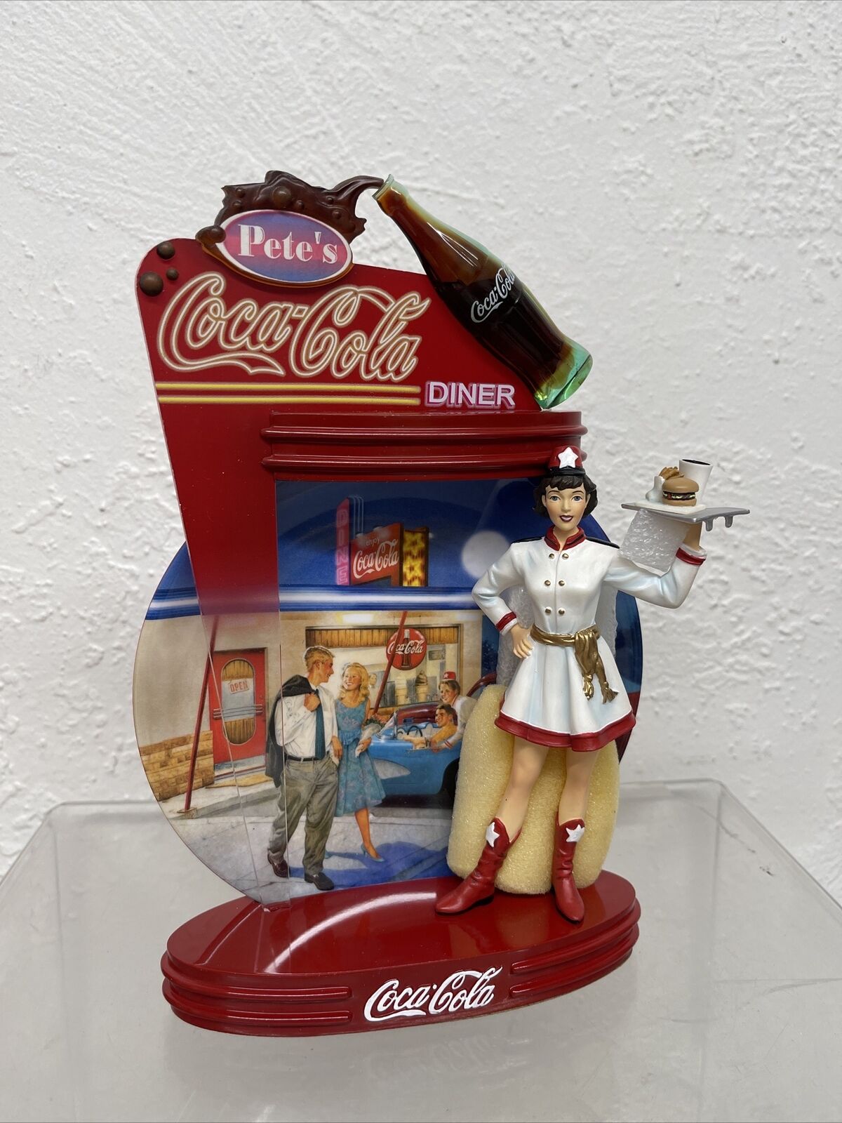 Coca-Cola Collector\'s Plate American Diner Waitress 50s Figure with certificate
