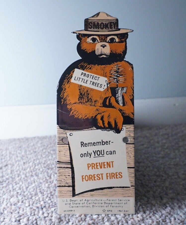 VINTAGE SMOKEY BEAR PORCELAIN METAL US FOREST SERVICE FIRE GAS OIL SIGN RARE AD